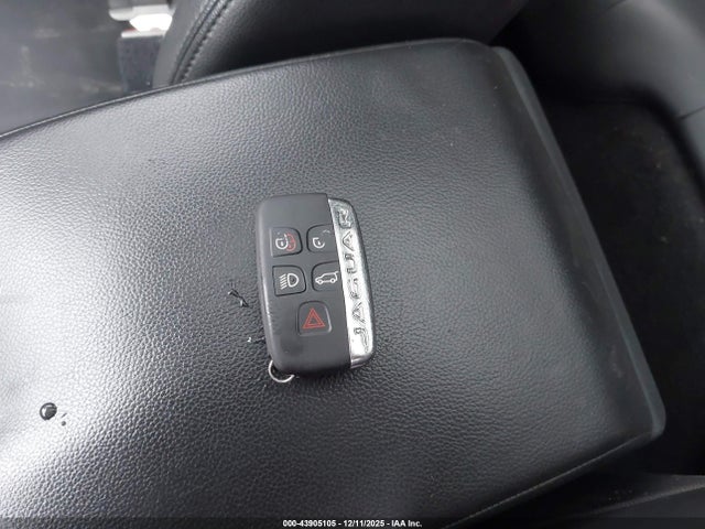 2020 JAGUAR F-PACE SADCJ2FX2LA636321 Photo 10