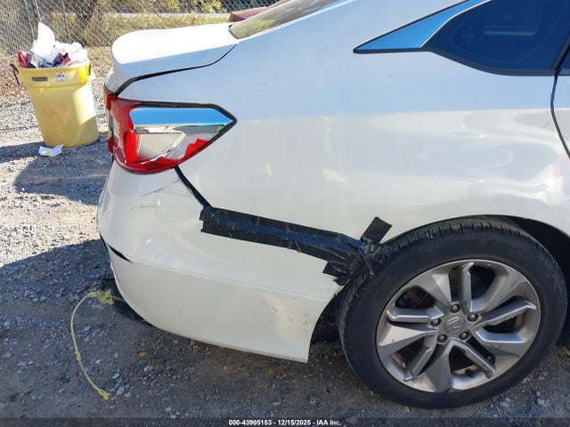 Honda ACCORD LX 2018 1HGCV1F19JA008924 Image 18