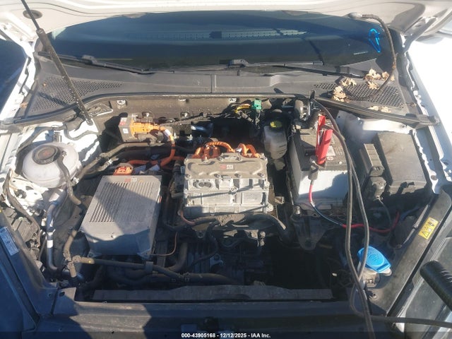 WVWKR7AU4KW913210 Volkswagen E-golf Se