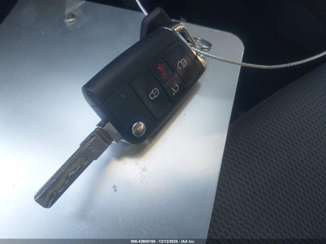 WVWKR7AU4KW913210 Volkswagen E-golf Se