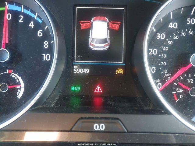 WVWKR7AU4KW913210 Volkswagen E-golf Se