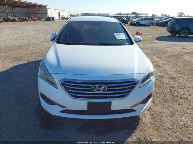 Продажа на аукционе авто 2017 Hyundai Sonata Se, vin: 5NPE24AF5HH570021, номер лота: 43905187