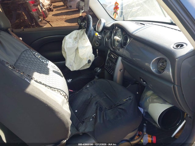 2005 MINI COOPER S WMWRE334X5TG95490 Photo 4