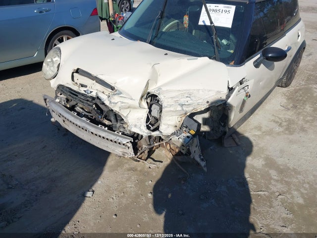 2005 MINI COOPER S WMWRE334X5TG95490 Photo 5