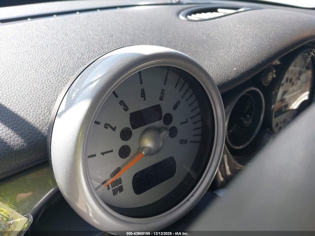 2005 MINI COOPER S WMWRE334X5TG95490 Photo 6