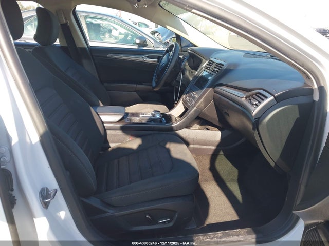 3FA6P0HD4JR261278 Ford FUSION SE