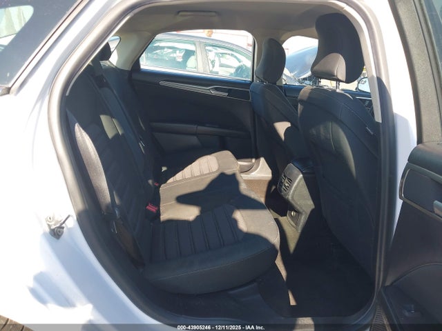3FA6P0HD4JR261278 Ford FUSION SE