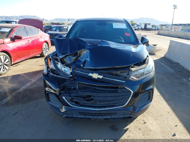 3GNCJKSB6HL206630 Chevrolet TRAX LS