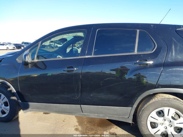 3GNCJKSB6HL206630 Chevrolet TRAX LS
