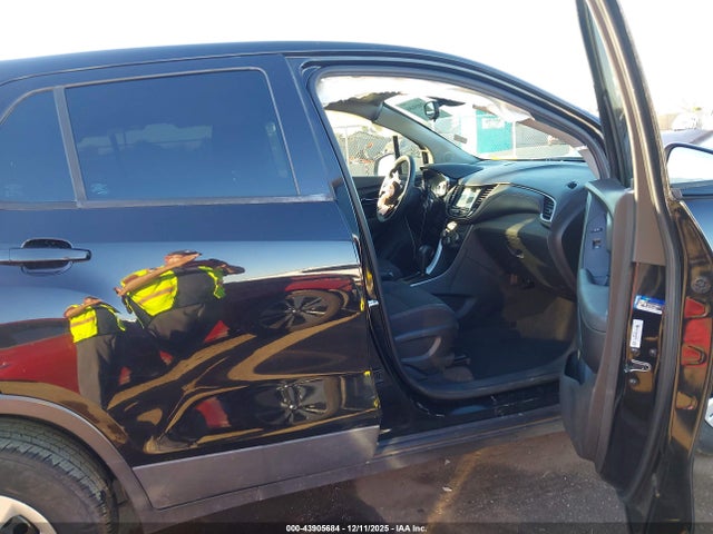 3GNCJKSB6HL206630 Chevrolet TRAX LS