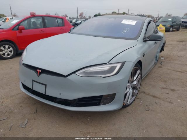 2017 TESLA MODEL S 5YJSA1E1XHF210437 Photo 1