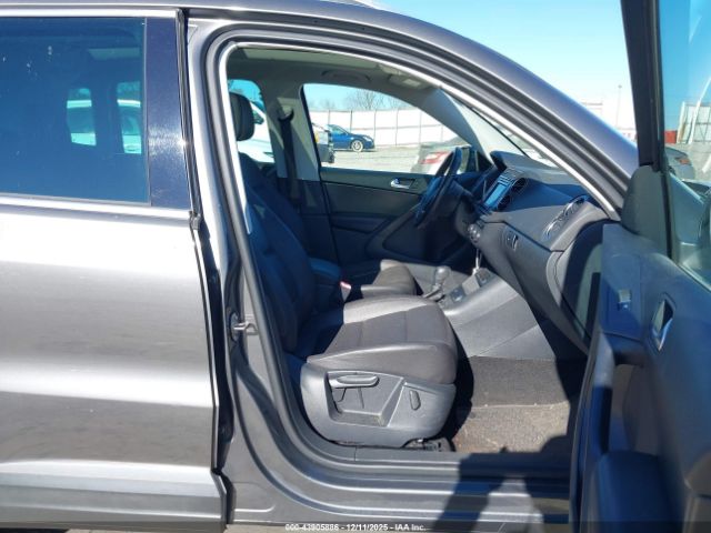 2016 VOLKSWAGEN TIGUAN WVGAV7AX8GW590493 Photo 4