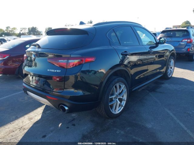 2018 ALFA ROMEO STELVIO ZASFAKNN8J7B82795 Photo 3