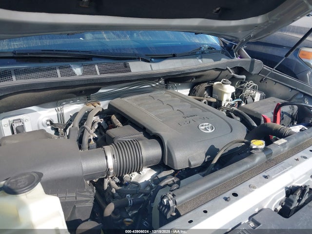5TFEY5F13EX153319 Toyota Tundra Sr5 5.7l V8