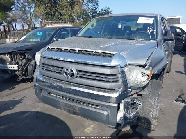 5TFEY5F13EX153319 Toyota Tundra Sr5 5.7l V8