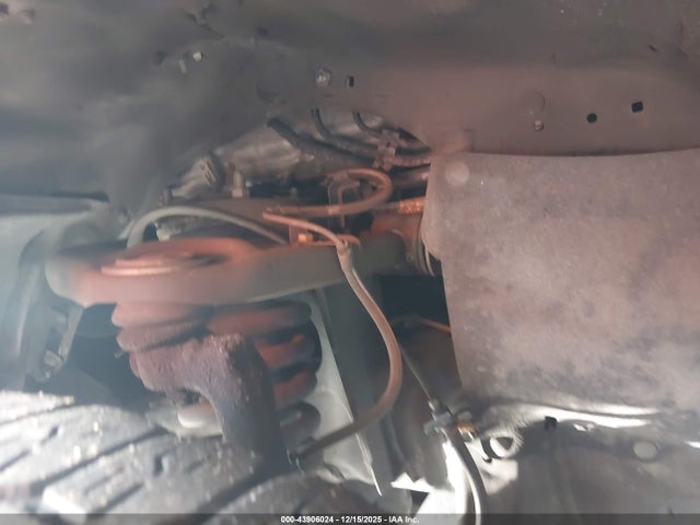 5TFEY5F13EX153319 Toyota Tundra Sr5 5.7l V8
