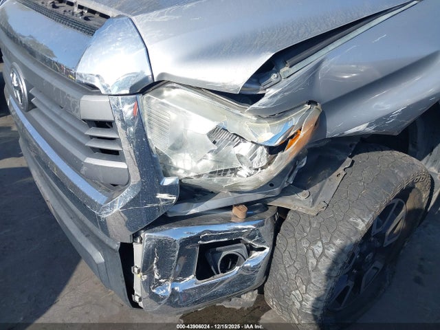 5TFEY5F13EX153319 Toyota Tundra Sr5 5.7l V8