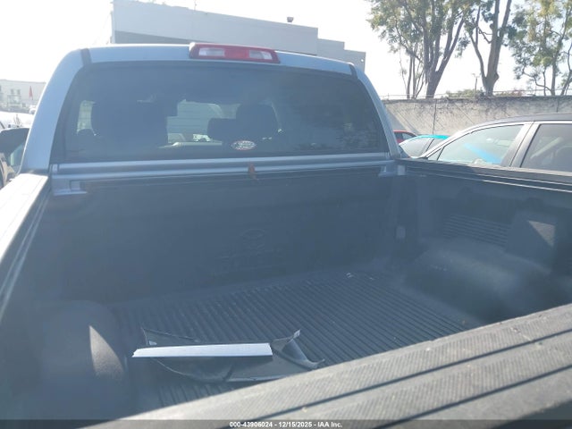 5TFEY5F13EX153319 Toyota Tundra Sr5 5.7l V8