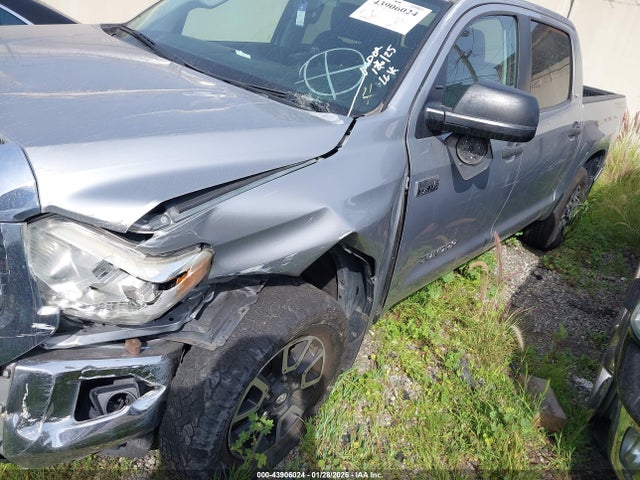 5TFEY5F13EX153319 Toyota Tundra Sr5 5.7l V8