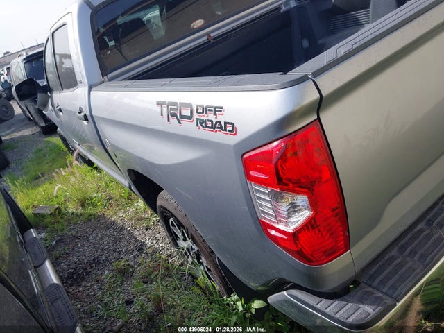 5TFEY5F13EX153319 Toyota Tundra Sr5 5.7l V8