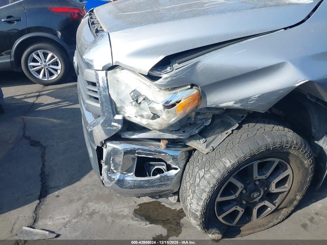 5TFEY5F13EX153319 Toyota Tundra Sr5 5.7l V8