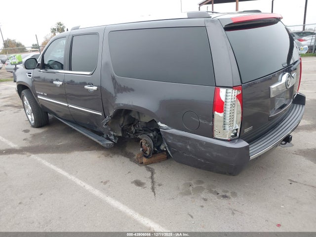 2011 CADILLAC ESCALADE ESV 1GYS3JEF7BR223406 Photo 2