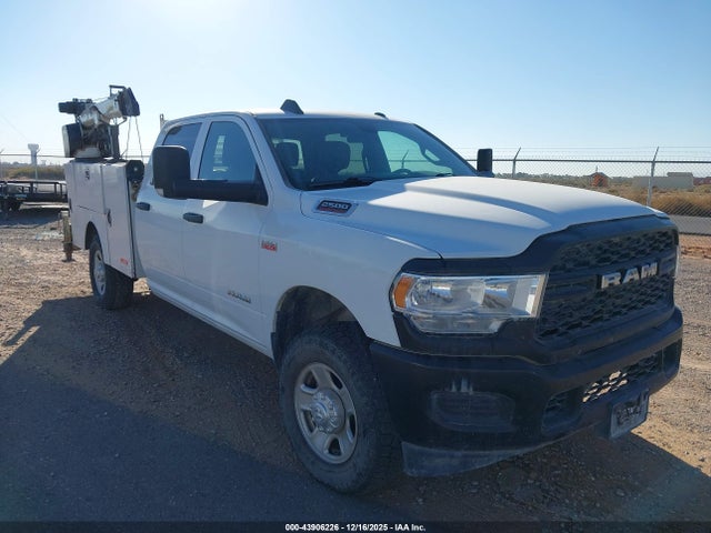 3C6UR5HJ9NG366146 RAM 2500 Tradesman 4x4 8&#039; Box
