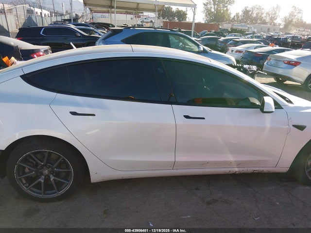 Tesla Model 3 Rear-wheel Drive 2022 5YJ3E1EA7NF361420 Image 14