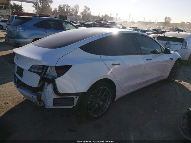 Tesla Model 3 Rear-wheel Drive 2022 5YJ3E1EA7NF361420 Image 4
