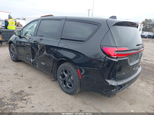 2022 CHRYSLER PACIFICA HYBRID 2C4RC1L72NR134678 Photo 2