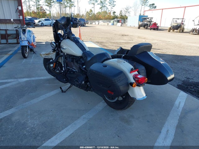 2022 HARLEY-DAVIDSON FLHCS 1HD1YBK17NB043095 Photo 2