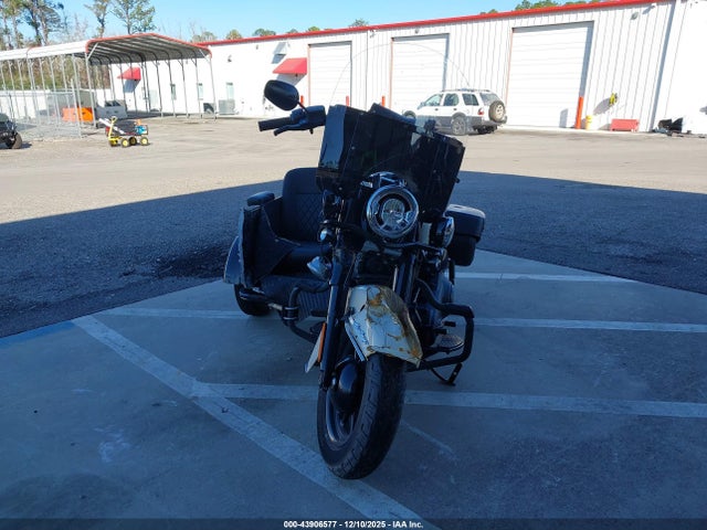 2022 HARLEY-DAVIDSON FLHCS 1HD1YBK17NB043095 Photo 4