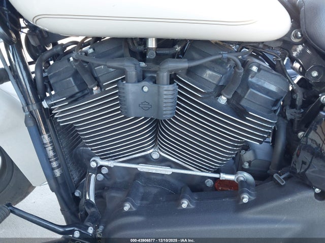 2022 HARLEY-DAVIDSON FLHCS 1HD1YBK17NB043095 Photo 8