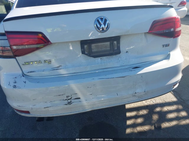 Продаж на аукціоні авто 2018 Volkswagen Jetta 1.8t Se Sport, vin: 3VWD17AJ4JM213382, номер лоту: 43906657
