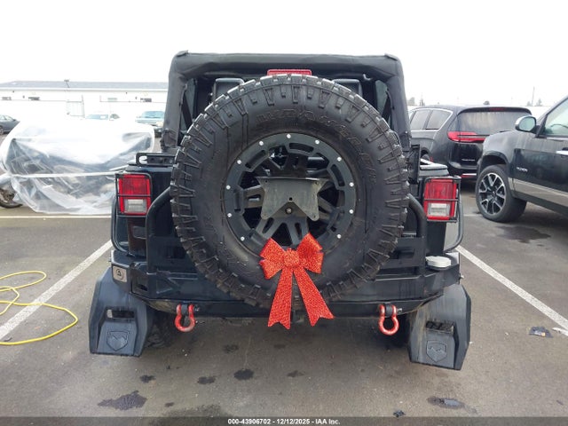 1C4BJWEG3FL714646 Jeep Wrangler Unlimited Sahara