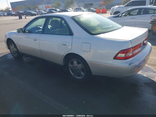 2001 LEXUS ES 300 JT8BF28G610308245 Photo 2
