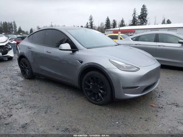 2024 TESLA MODEL Y 7SAYGDEE8RA295695 Photo 0