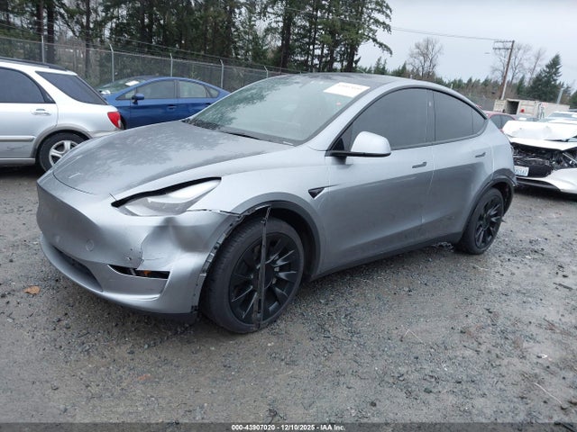 2024 TESLA MODEL Y 7SAYGDEE8RA295695 Photo 1