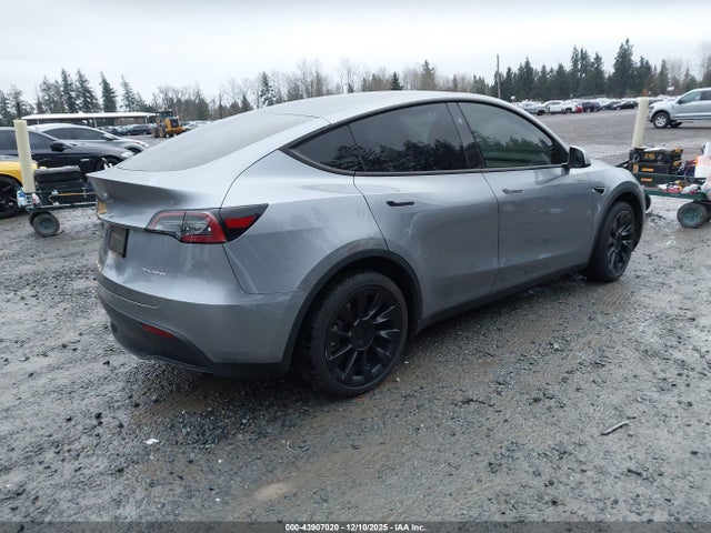 2024 TESLA MODEL Y 7SAYGDEE8RA295695 Photo 3