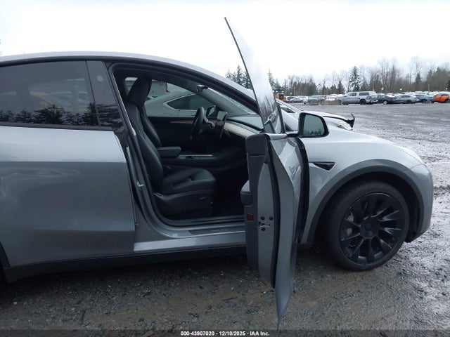 2024 TESLA MODEL Y 7SAYGDEE8RA295695 Photo 4