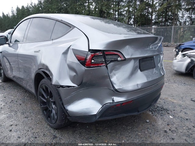 2024 TESLA MODEL Y 7SAYGDEE8RA295695 Photo 5