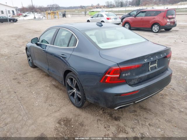 2019 VOLVO S60 7JRA22TL0KG009356 Photo 2