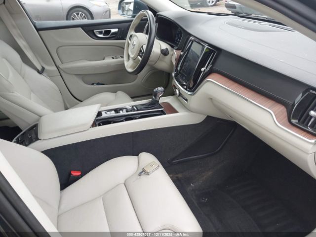 2019 VOLVO S60 7JRA22TL0KG009356 Photo 4