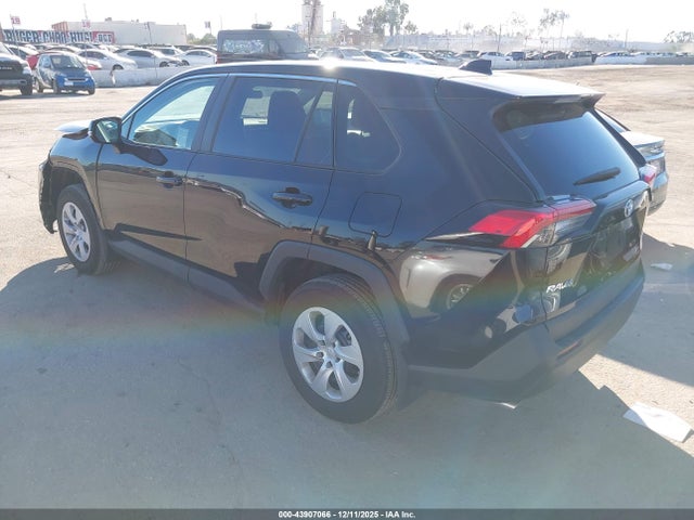 Toyota RAV4 LE 2024 2T3K1RFV3RC283629 Image 3