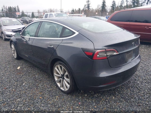 2018 TESLA MODEL 3 5YJ3E1EA0JF036795 Photo 2