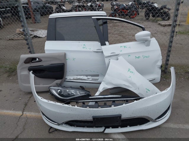 Продажа на аукционе авто 2019 Chrysler Pacifica Touring L, vin: 2C4RC1BG2KR626933, номер лота: 43907501