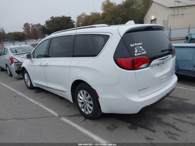 Продажа на аукционе авто 2019 Chrysler Pacifica Touring L, vin: 2C4RC1BG2KR626933, номер лота: 43907501