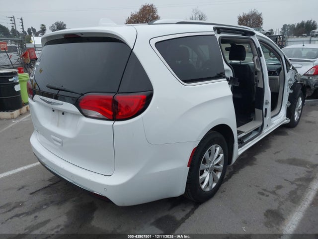 Продажа на аукционе авто 2019 Chrysler Pacifica Touring L, vin: 2C4RC1BG2KR626933, номер лота: 43907501