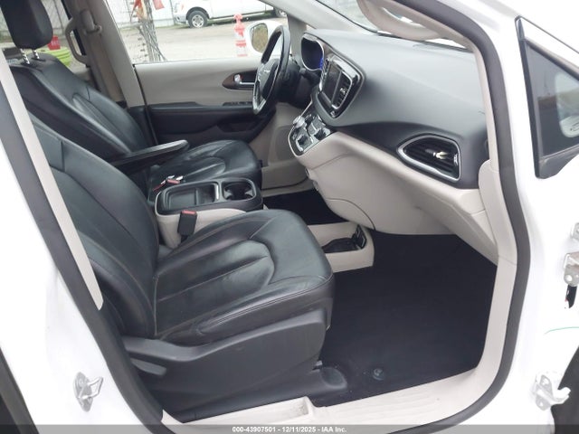 Продажа на аукционе авто 2019 Chrysler Pacifica Touring L, vin: 2C4RC1BG2KR626933, номер лота: 43907501
