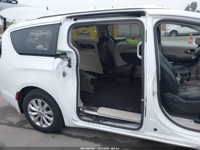 Продажа на аукционе авто 2019 Chrysler Pacifica Touring L, vin: 2C4RC1BG2KR626933, номер лота: 43907501